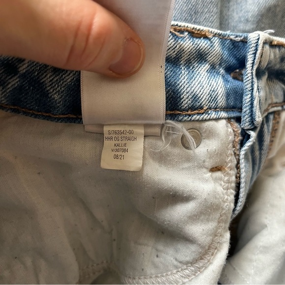 Old Navy Women's High-Waisted OG Straight Ripped Cut-Off Raw Hem Jeans Size 4 - Picture 9 of 12